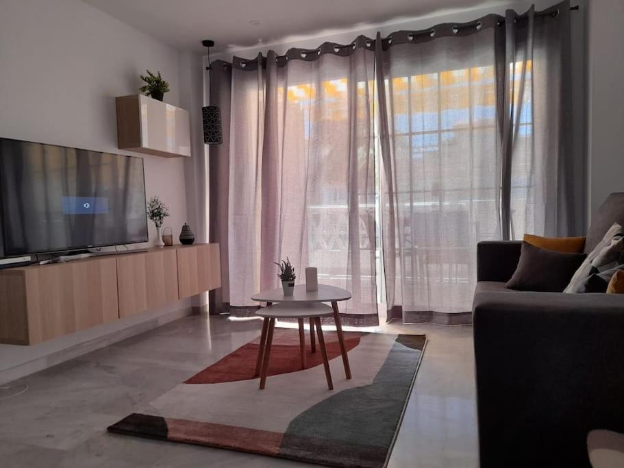 Encantador Apartamento Residencial Con Piscina 托雷莫利诺斯 外观 照片