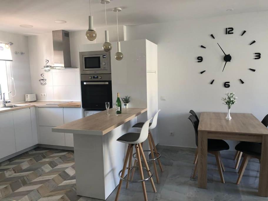 Encantador Apartamento Residencial Con Piscina 托雷莫利诺斯 外观 照片
